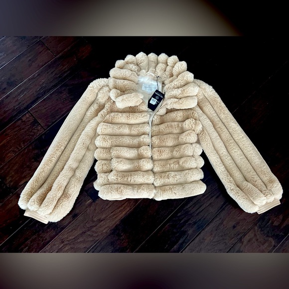 NWT Fabulous Furs Coat